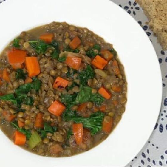 Soupe brésilienne de lentilles au chou frisé