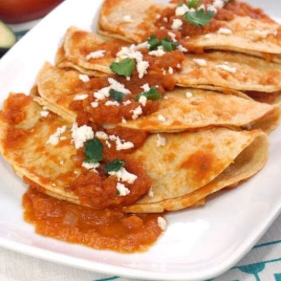 Entomatadas au poulet et au fromage (enchiladas aux tomates)