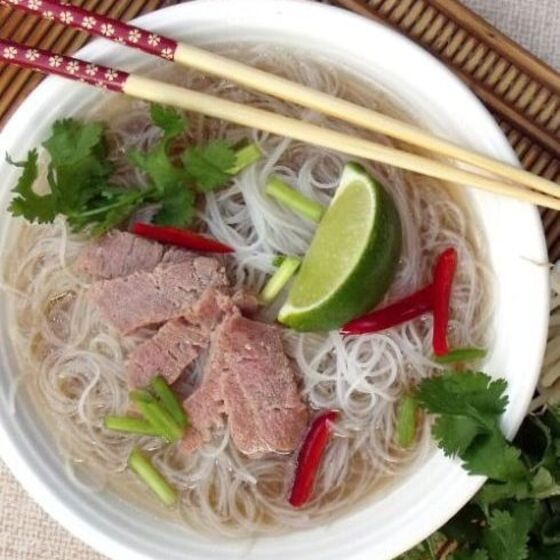 Crock Pot Pho (soupe vietnamienne de nouilles au bœuf)
