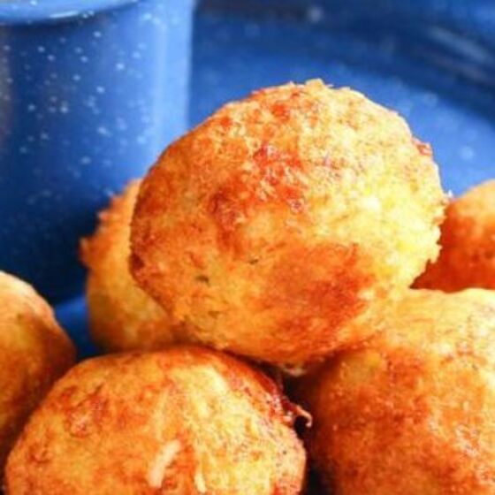 Bolón de Verde (Beignets de plantain vert d’Équateur)