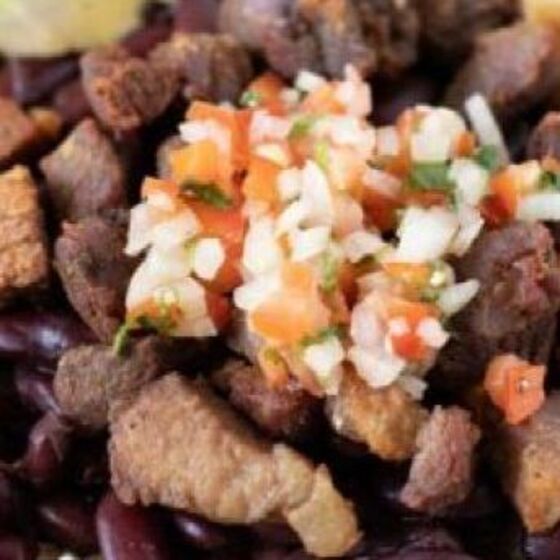 Chifrijo (bol de porc et de haricots du Costa Rica)