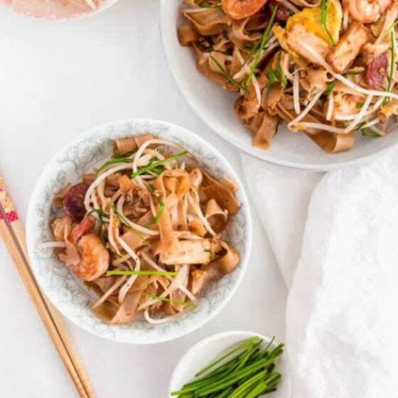 Char Kway Teow (Malaysian Stir Fried Rice Noodles)